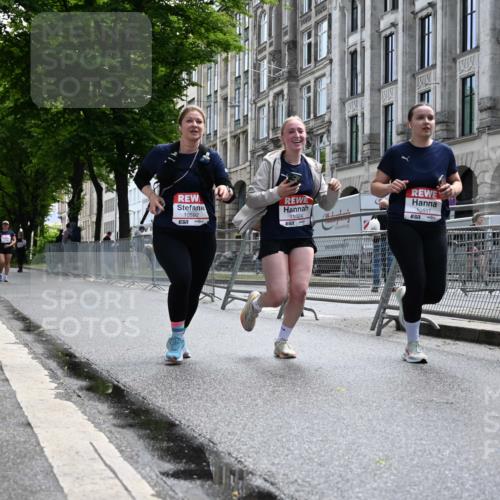 14.06.2026 - REWE Women's Run J. Mangold http://msf.ph/oto/9755759 14.06.2026 10:19:38 Ziel 10517, 10592, 11024 meine-sportfotos.de