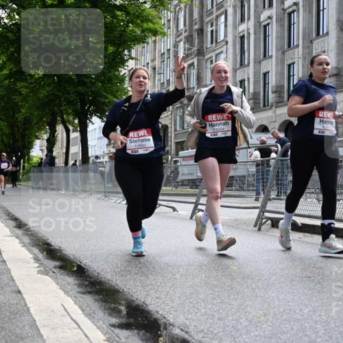 14.06.2026 - REWE Women's Run J. Mangold http://msf.ph/oto/9755761 14.06.2026 10:19:38 Ziel 10517, 10592, 11024 meine-sportfotos.de