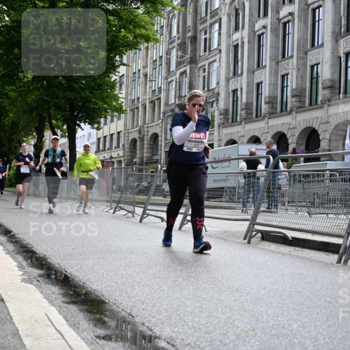 14.06.2026 - REWE Women's Run J. Mangold http://msf.ph/oto/9755783 14.06.2026 10:19:54 Ziel 11028, 11215, 11216 meine-sportfotos.de