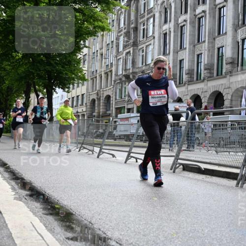 14.06.2026 - REWE Women's Run J. Mangold http://msf.ph/oto/9755788 14.06.2026 10:19:55 Ziel 11028, 11215, 11216, 11424 meine-sportfotos.de