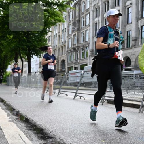 14.06.2026 - REWE Women's Run J. Mangold http://msf.ph/oto/9755797 14.06.2026 10:19:58 Ziel 10446, 11028, 11215, 11216, 11424 meine-sportfotos.de