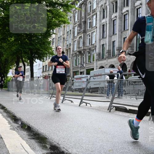 14.06.2026 - REWE Women's Run J. Mangold http://msf.ph/oto/9755799 14.06.2026 10:19:59 Ziel 10446, 11028, 11215, 11216, 11424 meine-sportfotos.de