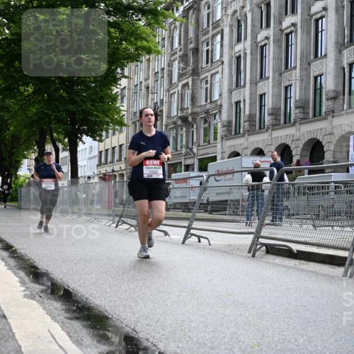 14.06.2026 - REWE Women's Run J. Mangold http://msf.ph/oto/9755800 14.06.2026 10:19:59 Ziel 10446, 11028, 11215, 11216, 11424 meine-sportfotos.de
