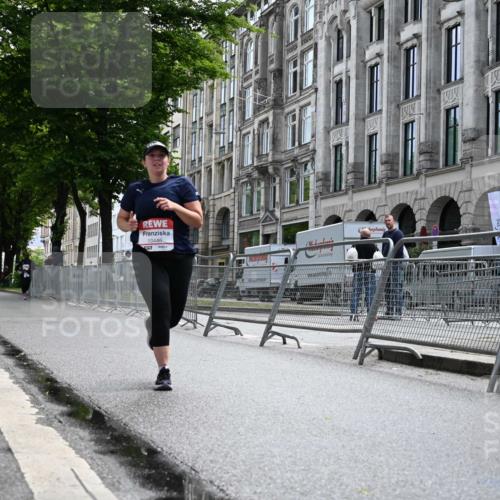 14.06.2026 - REWE Women's Run J. Mangold http://msf.ph/oto/9755826 14.06.2026 10:20:01 Ziel 10446, 11215, 11216, 11424 meine-sportfotos.de