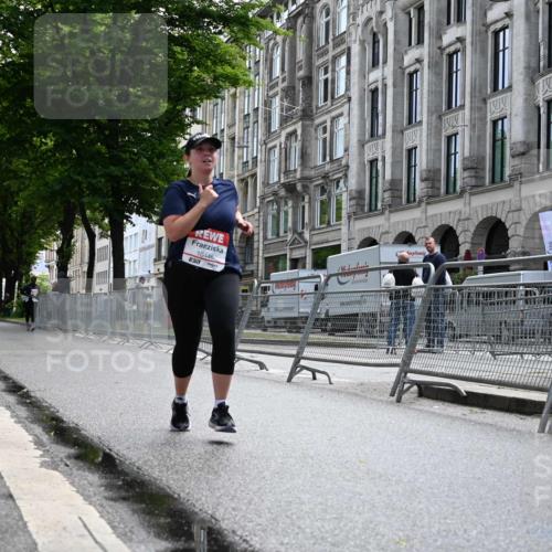 14.06.2026 - REWE Women's Run J. Mangold http://msf.ph/oto/9755829 14.06.2026 10:20:02 Ziel 10446, 11215, 11216, 11424 meine-sportfotos.de