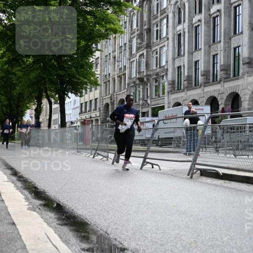14.06.2026 - REWE Women's Run J. Mangold http://msf.ph/oto/9755844 14.06.2026 10:20:12 Ziel 10084 meine-sportfotos.de