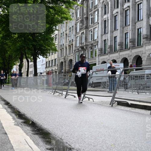 14.06.2026 - REWE Women's Run J. Mangold http://msf.ph/oto/9755849 14.06.2026 10:20:13 Ziel 10084 meine-sportfotos.de