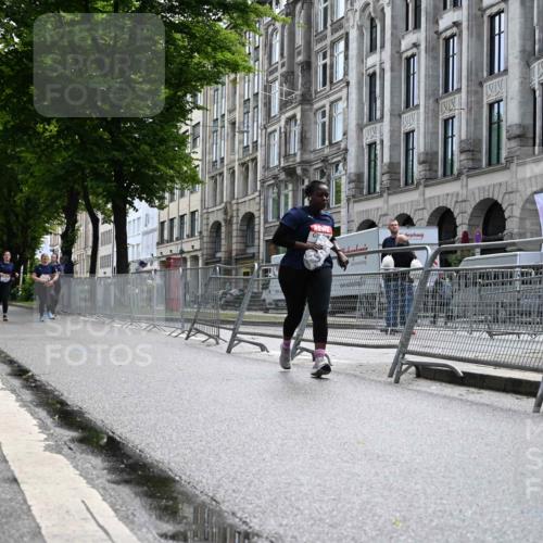 14.06.2026 - REWE Women's Run J. Mangold http://msf.ph/oto/9755852 14.06.2026 10:20:13 Ziel 10084 meine-sportfotos.de