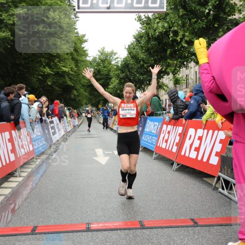 14.06.2026 - REWE Women's Run Strokosch-Dieckow http://msf.ph/oto/9755867 14.06.2026 09:47:01 Ziel 11492 meine-sportfotos.de