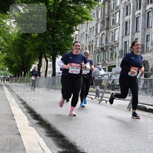 14.06.2026 - REWE Women's Run J. Mangold http://msf.ph/oto/9755872 14.06.2026 10:20:20 Ziel 10485, 10767, 11064, 11465 meine-sportfotos.de