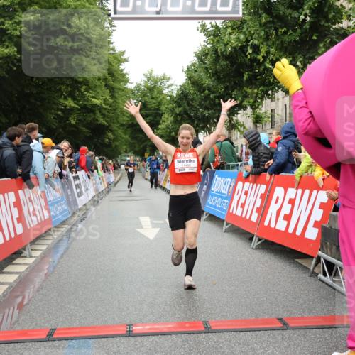 14.06.2026 - REWE Women's Run Strokosch-Dieckow http://msf.ph/oto/9755880 14.06.2026 09:47:01 Ziel 11492 meine-sportfotos.de