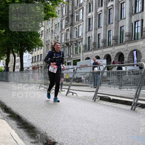 14.06.2026 - REWE Women's Run J. Mangold http://msf.ph/oto/9755882 14.06.2026 10:20:26 Ziel 10485, 10767, 11054 meine-sportfotos.de