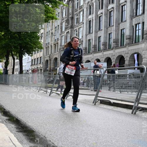14.06.2026 - REWE Women's Run J. Mangold http://msf.ph/oto/9755890 14.06.2026 10:20:27 Ziel 10485, 10767, 11054 meine-sportfotos.de