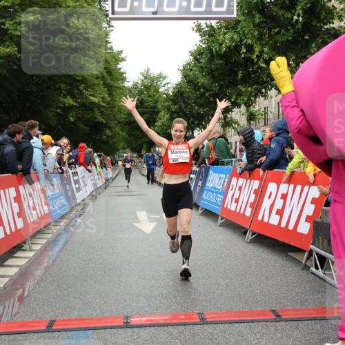 14.06.2026 - REWE Women's Run Strokosch-Dieckow http://msf.ph/oto/9755893 14.06.2026 09:47:01 Ziel 11492 meine-sportfotos.de
