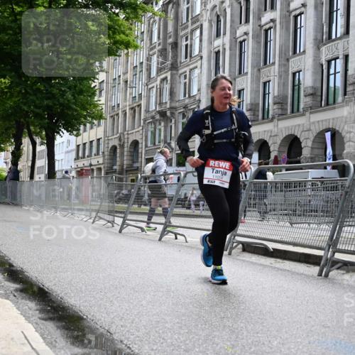 14.06.2026 - REWE Women's Run J. Mangold http://msf.ph/oto/9755896 14.06.2026 10:20:27 Ziel 10485, 10767, 11054 meine-sportfotos.de