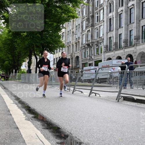 14.06.2026 - REWE Women's Run J. Mangold http://msf.ph/oto/9755903 14.06.2026 10:20:40 Ziel 10044, 10045 meine-sportfotos.de