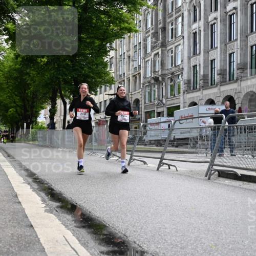 14.06.2026 - REWE Women's Run J. Mangold http://msf.ph/oto/9755905 14.06.2026 10:20:41 Ziel 10044, 10045 meine-sportfotos.de