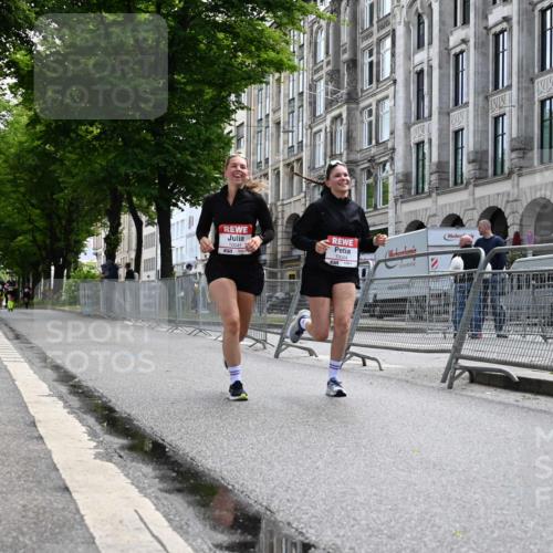14.06.2026 - REWE Women's Run J. Mangold http://msf.ph/oto/9755916 14.06.2026 10:20:42 Ziel 10044, 10045 meine-sportfotos.de