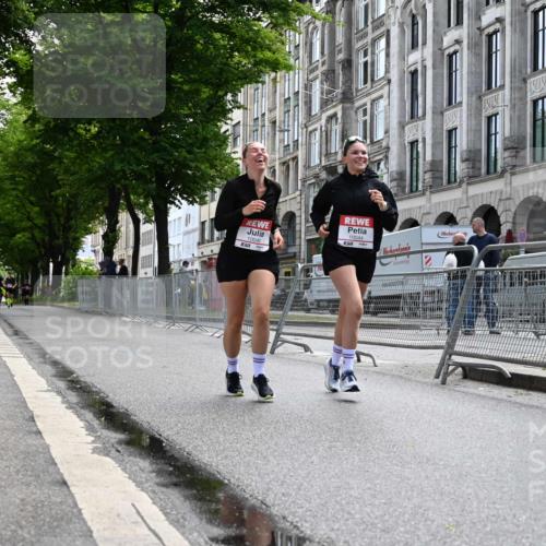 14.06.2026 - REWE Women's Run J. Mangold http://msf.ph/oto/9755918 14.06.2026 10:20:42 Ziel 10044, 10045 meine-sportfotos.de