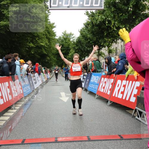 14.06.2026 - REWE Women's Run Strokosch-Dieckow http://msf.ph/oto/9755921 14.06.2026 09:47:01 Ziel 11492 meine-sportfotos.de