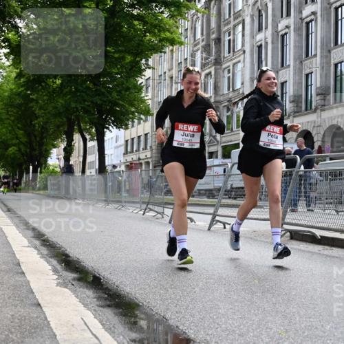 14.06.2026 - REWE Women's Run J. Mangold http://msf.ph/oto/9755924 14.06.2026 10:20:42 Ziel 10044, 10045 meine-sportfotos.de