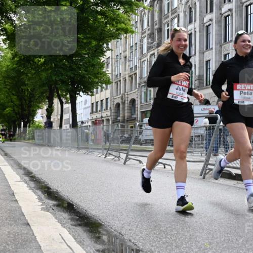 14.06.2026 - REWE Women's Run J. Mangold http://msf.ph/oto/9755928 14.06.2026 10:20:43 Ziel 10044, 10045 meine-sportfotos.de