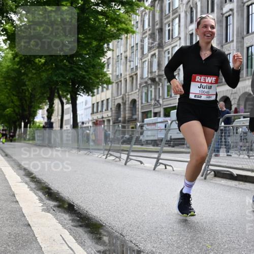 14.06.2026 - REWE Women's Run J. Mangold http://msf.ph/oto/9755931 14.06.2026 10:20:43 Ziel 10044, 10045 meine-sportfotos.de