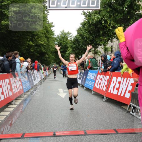 14.06.2026 - REWE Women's Run Strokosch-Dieckow http://msf.ph/oto/9755936 14.06.2026 09:47:01 Ziel 11492 meine-sportfotos.de