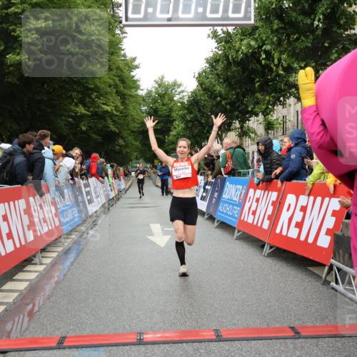 14.06.2026 - REWE Women's Run Strokosch-Dieckow http://msf.ph/oto/9755948 14.06.2026 09:47:01 Ziel 11492 meine-sportfotos.de