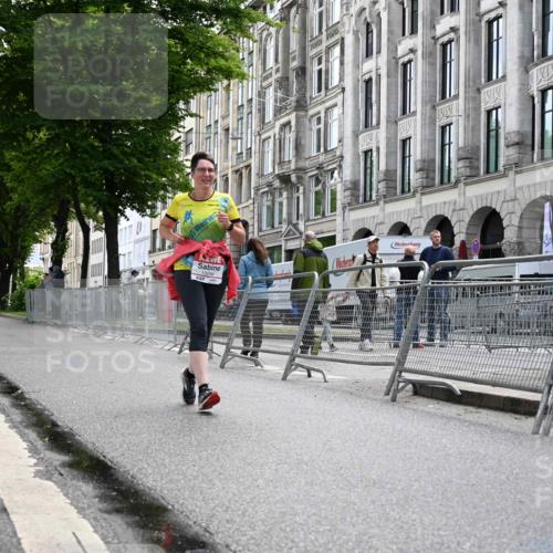 14.06.2026 - REWE Women's Run J. Mangold http://msf.ph/oto/9756001 14.06.2026 10:21:25 Ziel 10599 meine-sportfotos.de
