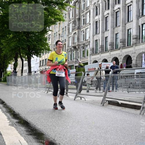 14.06.2026 - REWE Women's Run J. Mangold http://msf.ph/oto/9756003 14.06.2026 10:21:25 Ziel 10599 meine-sportfotos.de