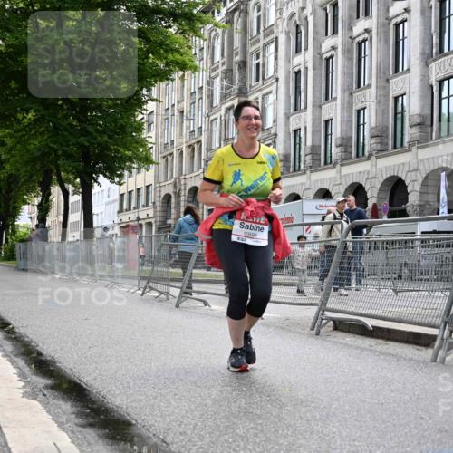 14.06.2026 - REWE Women's Run J. Mangold http://msf.ph/oto/9756010 14.06.2026 10:21:25 Ziel 10599 meine-sportfotos.de