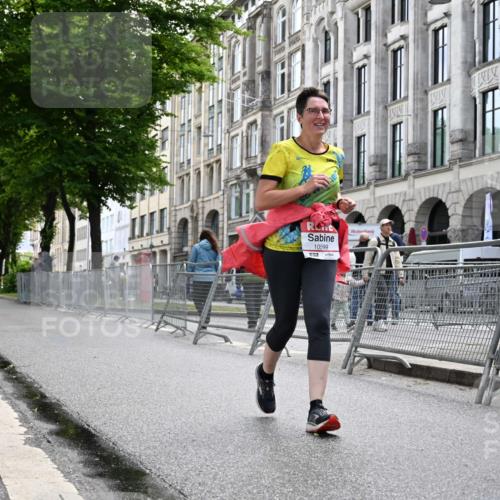 14.06.2026 - REWE Women's Run J. Mangold http://msf.ph/oto/9756014 14.06.2026 10:21:26 Ziel 10599 meine-sportfotos.de