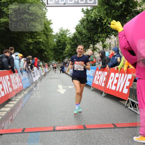 14.06.2026 - REWE Women's Run Strokosch-Dieckow http://msf.ph/oto/9756027 14.06.2026 09:46:52 Ziel 10892, 11520 meine-sportfotos.de