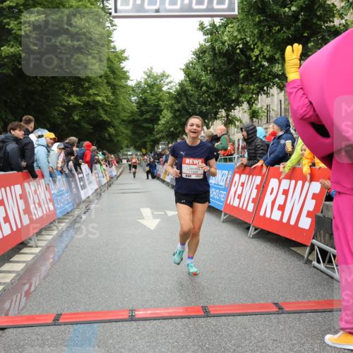 14.06.2026 - REWE Women's Run Strokosch-Dieckow http://msf.ph/oto/9756040 14.06.2026 09:46:52 Ziel 10892, 11520 meine-sportfotos.de
