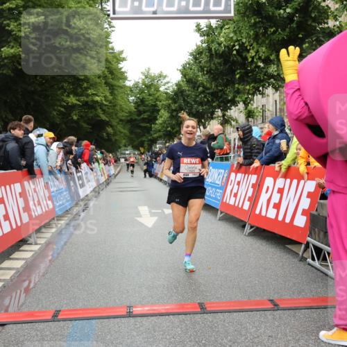 14.06.2026 - REWE Women's Run Strokosch-Dieckow http://msf.ph/oto/9756052 14.06.2026 09:46:52 Ziel 10892, 11520 meine-sportfotos.de