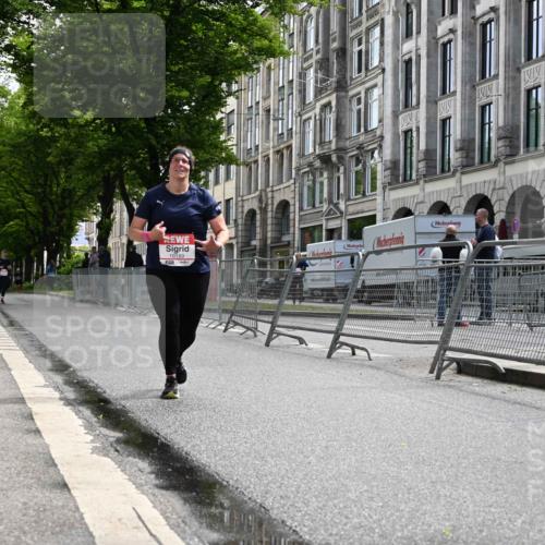 14.06.2026 - REWE Women's Run J. Mangold http://msf.ph/oto/9756056 14.06.2026 10:22:30 Ziel 10189 meine-sportfotos.de