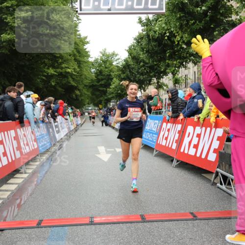 14.06.2026 - REWE Women's Run Strokosch-Dieckow http://msf.ph/oto/9756063 14.06.2026 09:46:52 Ziel 10892, 11520 meine-sportfotos.de