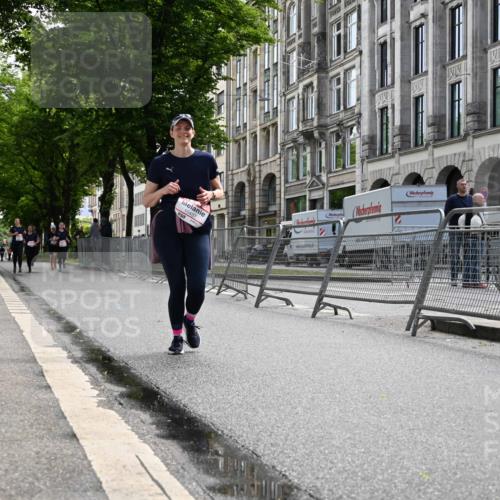 14.06.2026 - REWE Women's Run J. Mangold http://msf.ph/oto/9756080 14.06.2026 10:22:45 Ziel 10437 meine-sportfotos.de