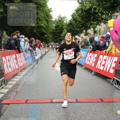 14.06.2026 - REWE Women's Run Strokosch-Dieckow http://msf.ph/oto/9756096 14.06.2026 09:46:46 Ziel 10892 meine-sportfotos.de