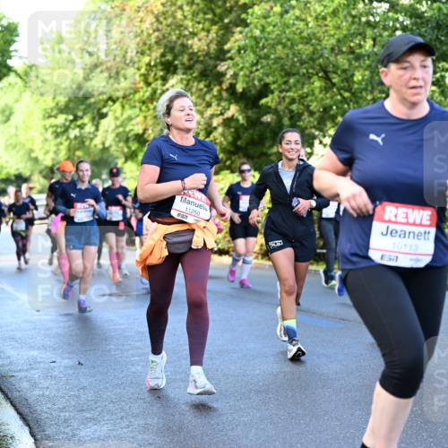 14.06.2026 - REWE Women's Run Dr. Thomas Lammeyer http://msf.ph/oto/9756161 14.06.2026 09:19:50 Laufen 11250, 657, 10113, 571, 11027 meine-sportfotos.de