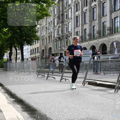 14.06.2026 - REWE Women's Run J. Mangold http://msf.ph/oto/9756175 14.06.2026 10:23:11 Ziel 10457 meine-sportfotos.de