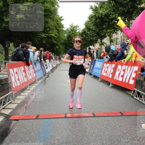 14.06.2026 - REWE Women's Run Strokosch-Dieckow http://msf.ph/oto/9756219 14.06.2026 09:46:33 Ziel 11023 meine-sportfotos.de