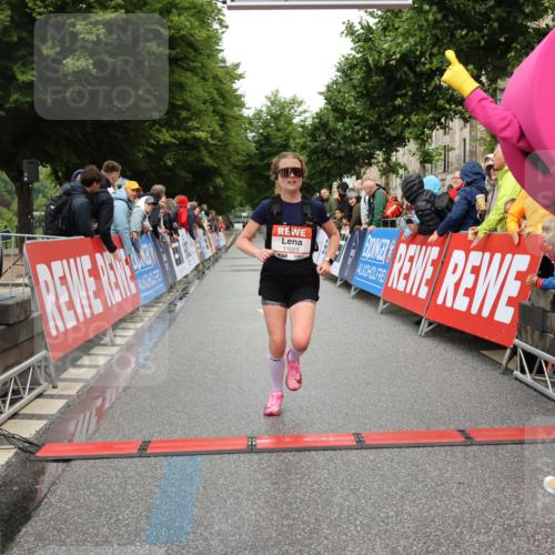 14.06.2026 - REWE Women's Run Strokosch-Dieckow http://msf.ph/oto/9756234 14.06.2026 09:46:33 Ziel 11023 meine-sportfotos.de
