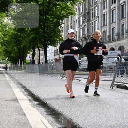 14.06.2026 - REWE Women's Run J. Mangold http://msf.ph/oto/9756241 14.06.2026 10:23:42 Ziel 10311, 10401, 10403, 10759 meine-sportfotos.de