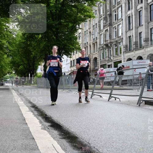14.06.2026 - REWE Women's Run J. Mangold http://msf.ph/oto/9756274 14.06.2026 10:24:38 Ziel 11052, 11053 meine-sportfotos.de