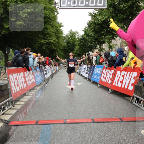 14.06.2026 - REWE Women's Run Strokosch-Dieckow http://msf.ph/oto/9756290 14.06.2026 09:46:31 Ziel 11023 meine-sportfotos.de