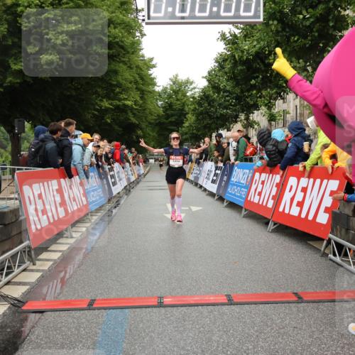 14.06.2026 - REWE Women's Run Strokosch-Dieckow http://msf.ph/oto/9756305 14.06.2026 09:46:31 Ziel 11023 meine-sportfotos.de