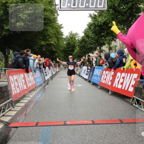 14.06.2026 - REWE Women's Run Strokosch-Dieckow http://msf.ph/oto/9756319 14.06.2026 09:46:31 Ziel 11023 meine-sportfotos.de