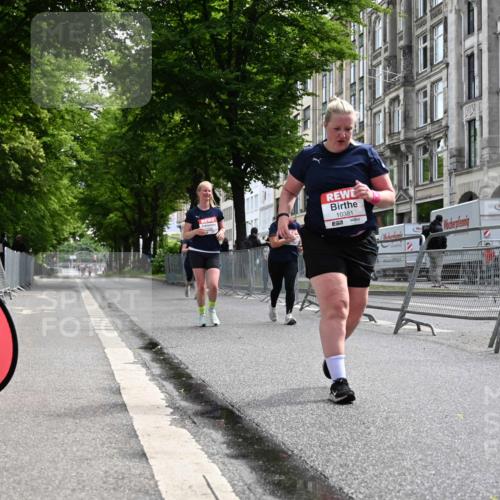 14.06.2026 - REWE Women's Run J. Mangold http://msf.ph/oto/9756343 14.06.2026 10:25:18 Ziel 10381, 10562, 11237 meine-sportfotos.de